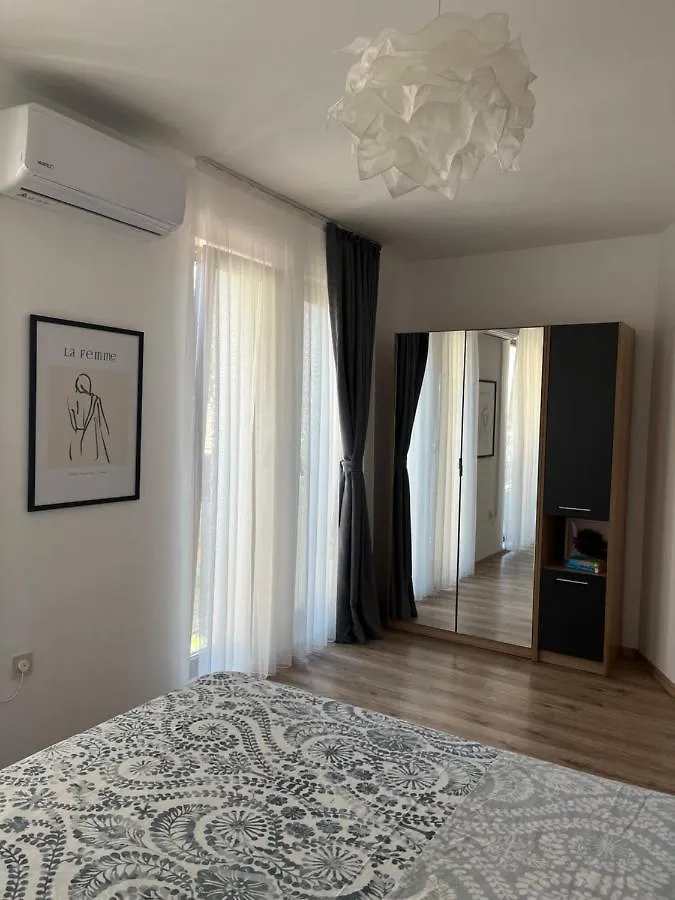 Azzurro Premium Apartment On Bulevard Bogoridi Burgas Bulgaria