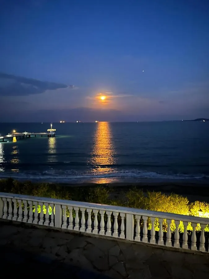 Azzurro Premium Apartment On Bulevard Bogoridi Burgas Bulgaria